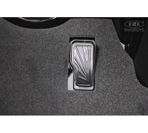 Детский электромобиль E555EE черный глянец Детский электромобиль E555EE черный глянец