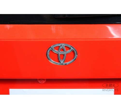 Детский электромобиль Toyota Land Cruiser 300 L999LL красный