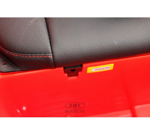 Детский электромобиль Toyota Land Cruiser 300 L999LL красный