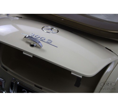 Детский электромобиль Mercedes-Benz 300S бежевый Детский электромобиль Mercedes-Benz 300S бежевый