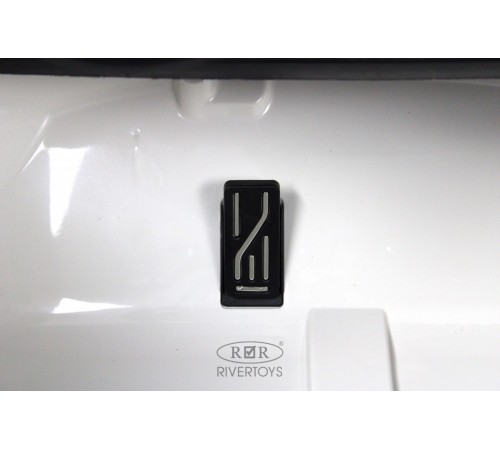 Детский электромобиль Range Rover HSE 4WD (Y222YY) белый Детский электромобиль Range Rover HSE 4WD (Y222YY) белый
