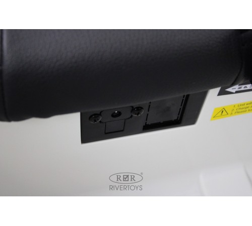 Детский электромобиль Toyota Land Cruiser 200 (JJ2022) белый