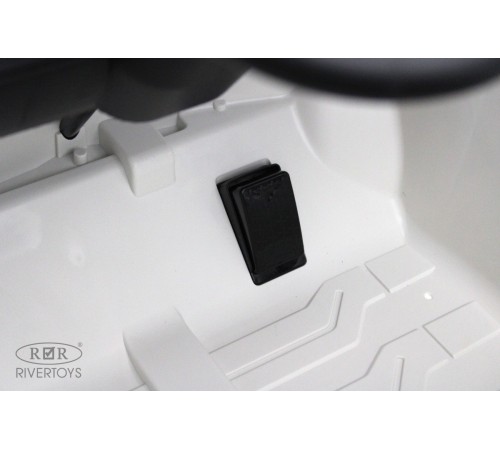 Детский электромобиль Toyota Land Cruiser 200 (JJ2022) белый