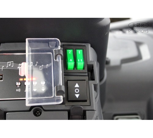 Детский электромобиль C888CC красный