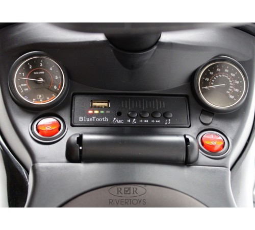 Детский толокар Toyota Land Cruiser 300 Z002ZZ-C белый