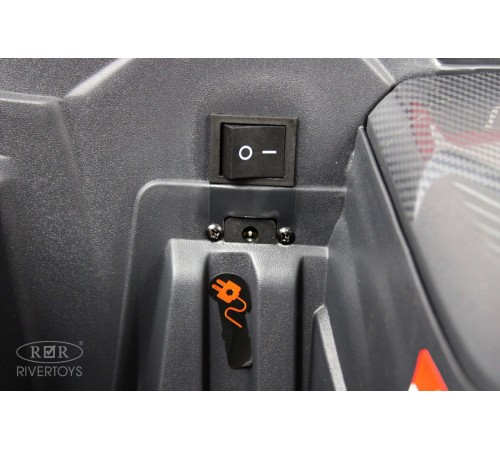 Детский электромобиль C888CC красный