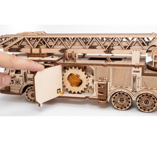 Сборная модель деревянная 3D EWA Пожарная машина с лестницей
