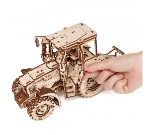 Сборная модель деревянная 3D EWA Трактор БЕЛАРУС 82.3 с плугом