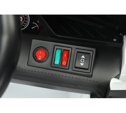 Автомобиль BMW i7 9381 Белый