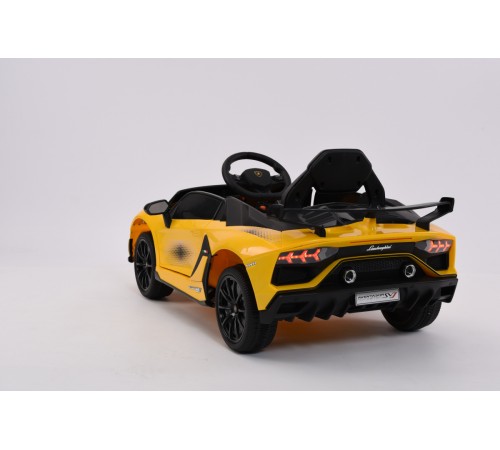 Автомобиль Lamborghini Aventador 018 Желтый