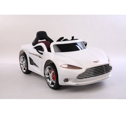 Автомобиль Aston Martin FLSeat YHF3913 Белый
