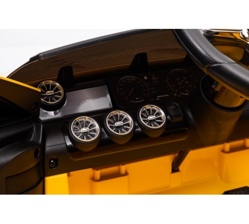 Автомобиль Mercedes Benz CLA45 ХМХ628 Желтый