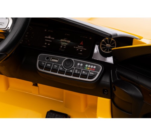 Автомобиль Mercedes Benz CLA45 ХМХ628 Желтый