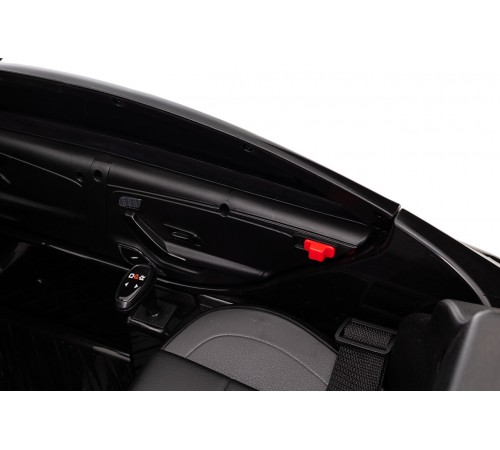 Автомобиль Mercedes Benz CLA45 ХМХ628 Черный краска