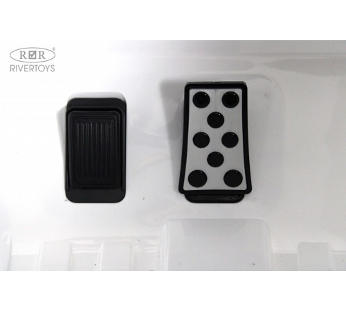 Детский двухместный электромобиль BRABUS MAXI Z888ZZ белый