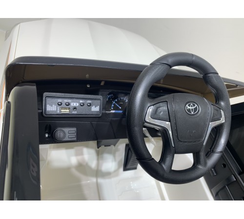 Джип Toyota LC200 2688 Белый