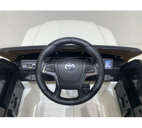 Джип Toyota LC200 2688 Белый