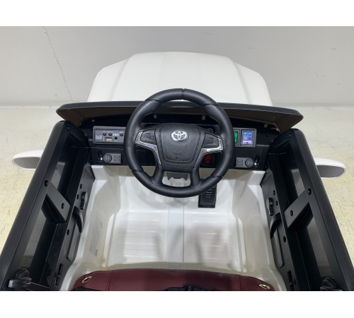 Джип Toyota LC200 2688 Белый