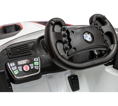 Автомобиль BMW М6 GT3 Белый