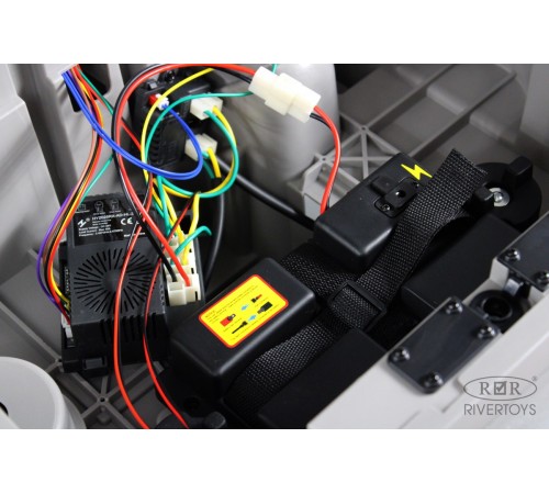 Детский двухместный электромобиль BRABUS MAXI Z888ZZ серый