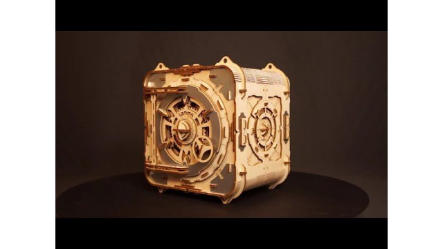 Копилка-сейф "Стальной страж" обзор на 360