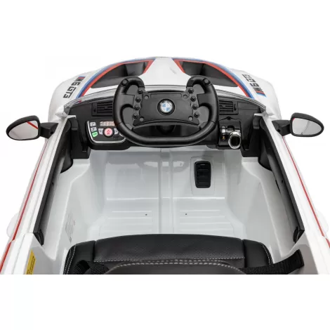 Автомобиль BMW М6 GT3 Белый